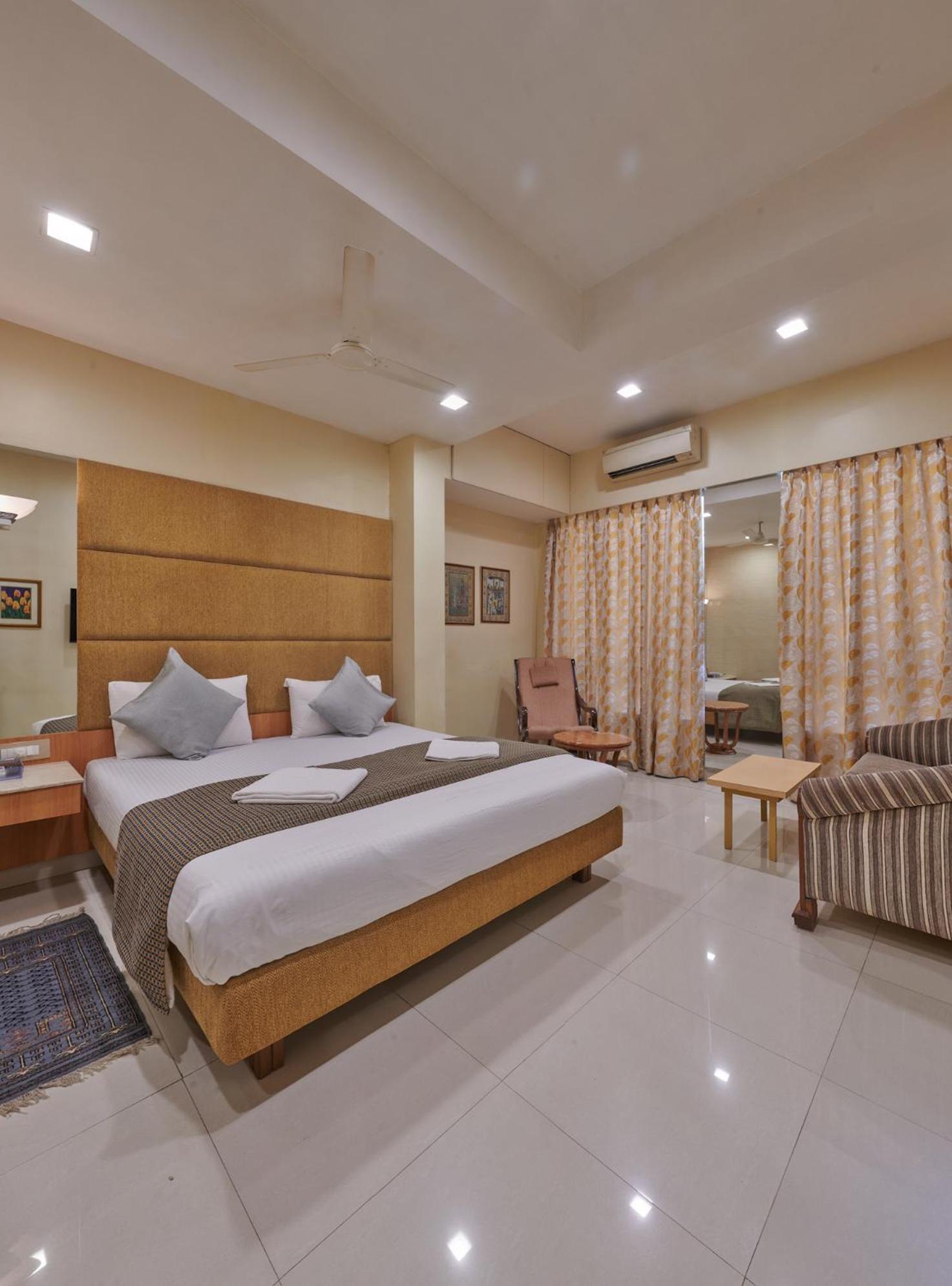Bentley Hotel Marine Drive Mumbai Eksteriør bilde